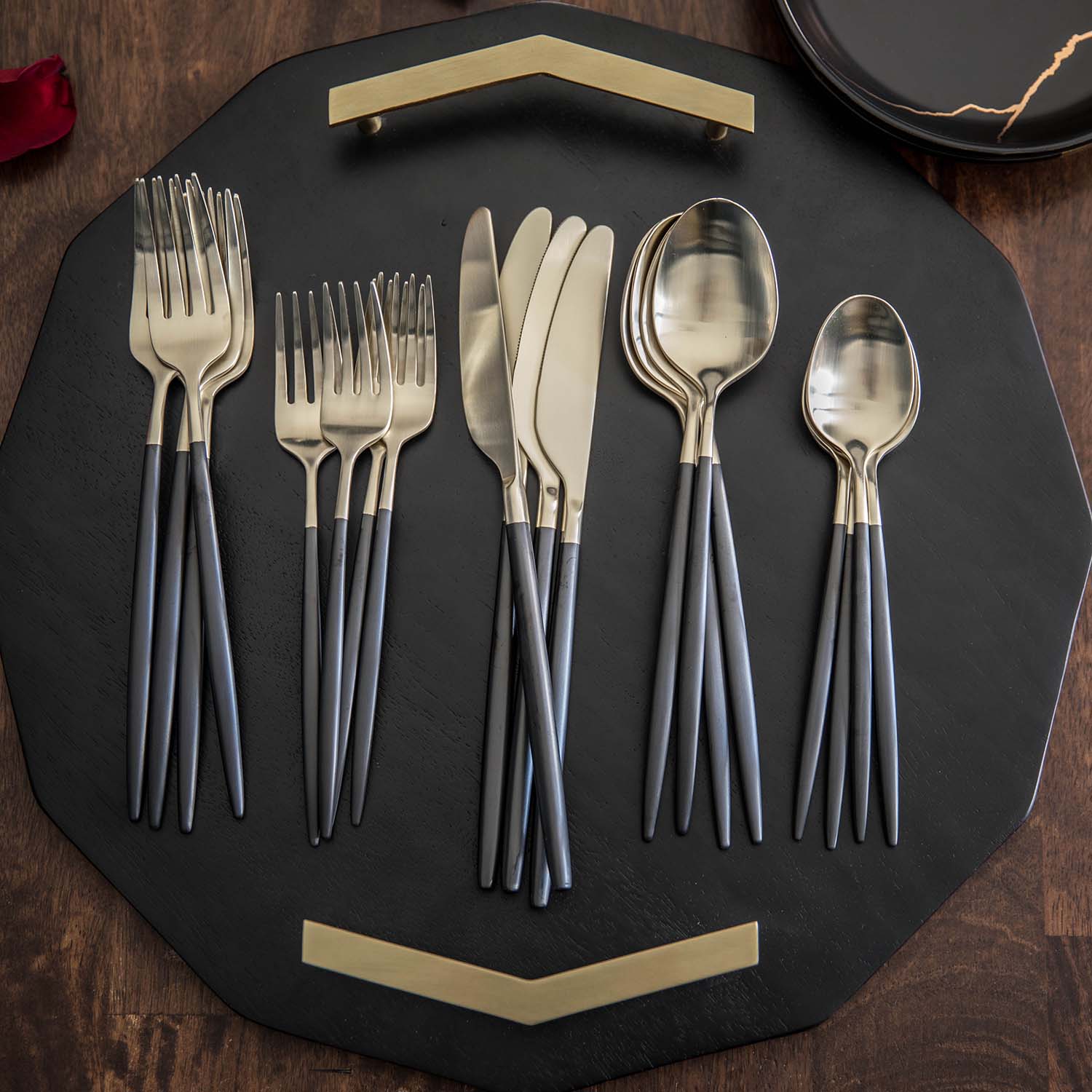 Curmet Gaze Two-Tone Satin 20-Piece Flatware Set